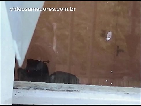 ❤️ Home cachondo mirando á súa moza con outro mozo, gravando un vídeo de carallo sen molestar á parella Super sexo en nós ❌❤