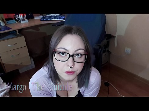❤️ Moza sexy con lentes chupa un consolador profundamente ante a cámara Super sexo en nós ❌❤